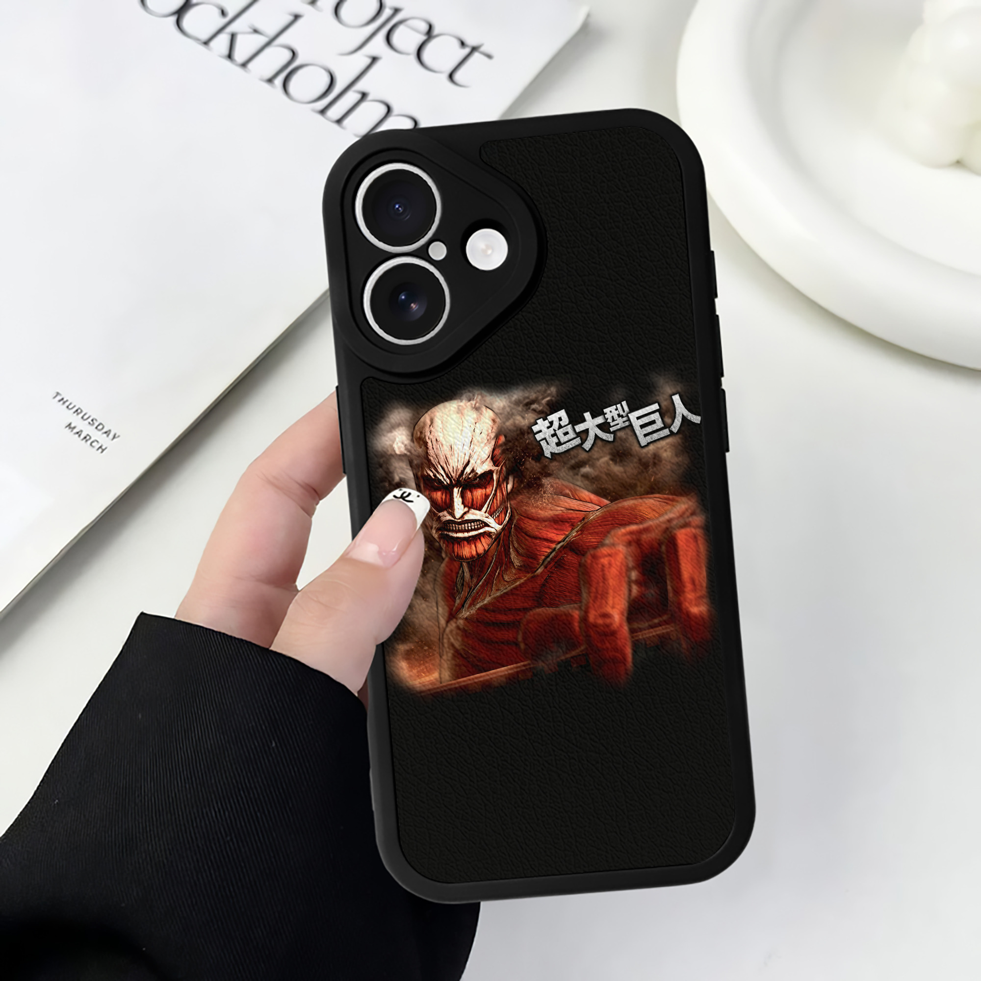 （画像用） 進撃の巨人 Attack on Titan 【iPhone 16シリーズ対応】シリコンスマホケース（レザー調） 材質：シリコン